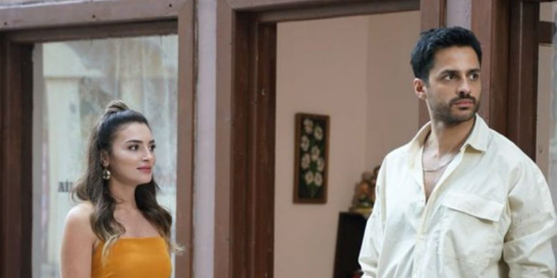 Ahmet Azra'yı Kendi Elleriyle Zola'ya Veriyor