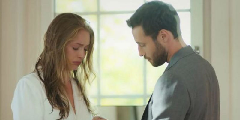 Sarp'ın Sakladığı Fotoğrafı Melisa Buluyor