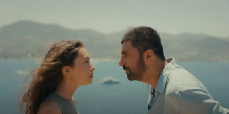 Menekşe Nare ile Sancar'ın Arasını Bozmayı Başarıyor