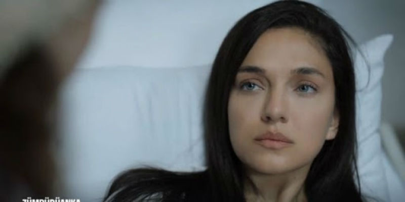 Zümrüt Kendisinden Gizlenenleri Hatırlıyor