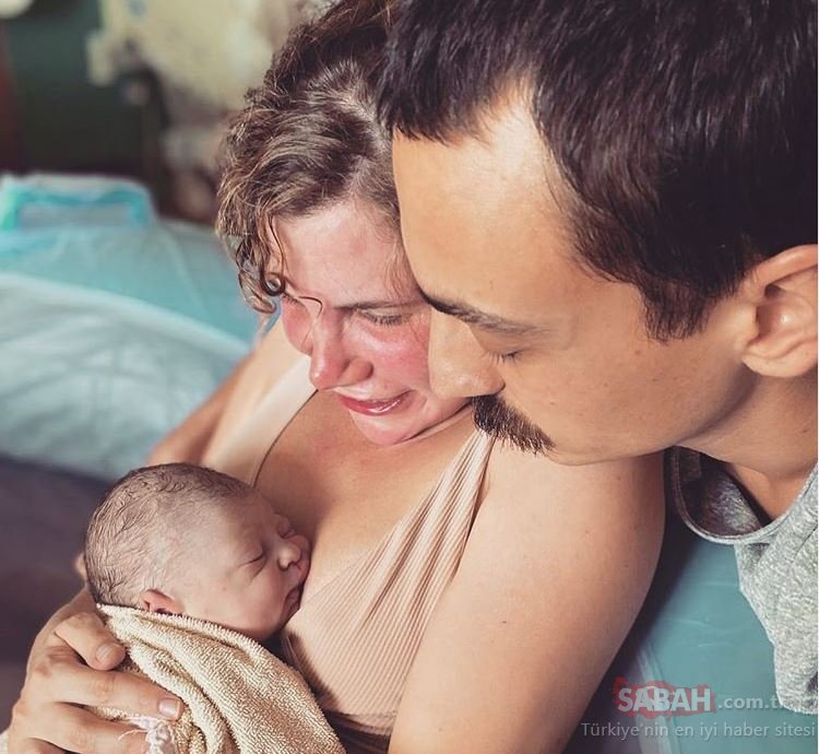Ayşecan Tatari Ve Eşi Edip Tepeli'nin bebeği ile ilk pozu