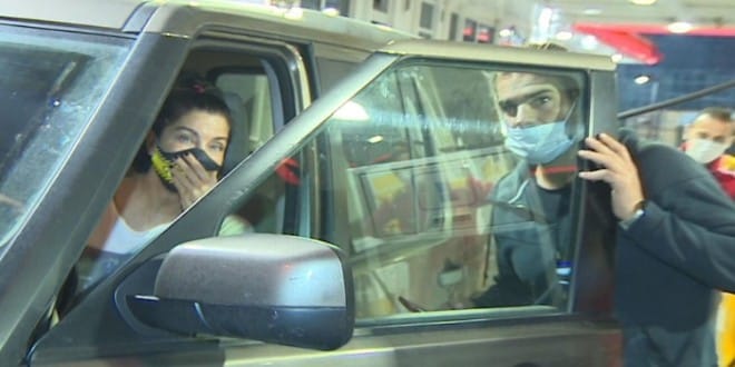 Hakan Hatipoğlu ve Deniz Akkaya benzincide görüntülendi