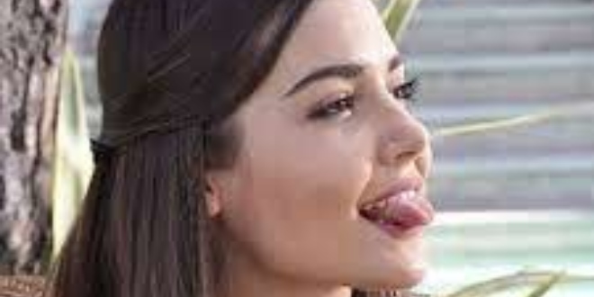 Hande Erçel'in Pozları