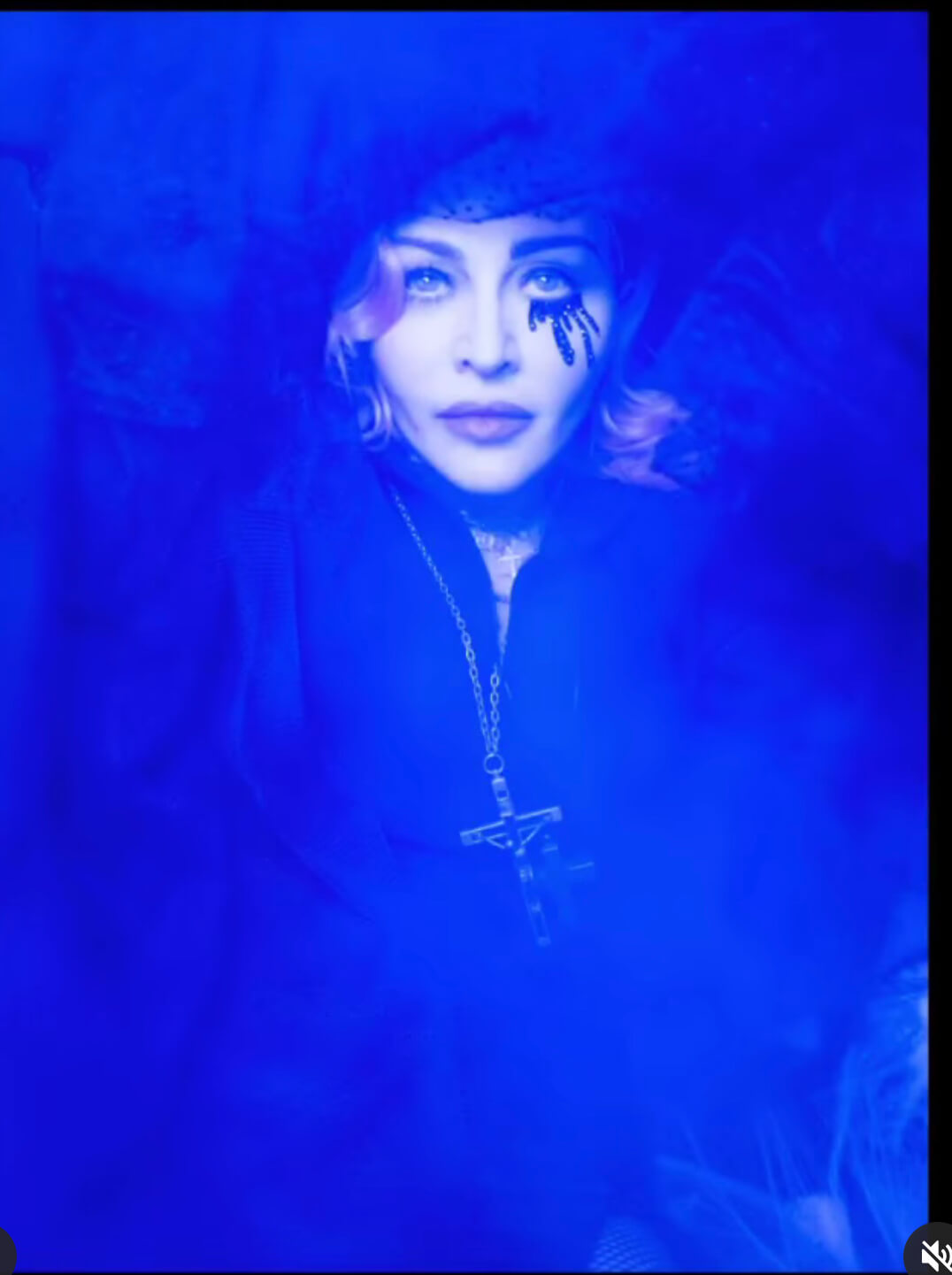 Madonna Hakan Akkaya Kostümüyle 