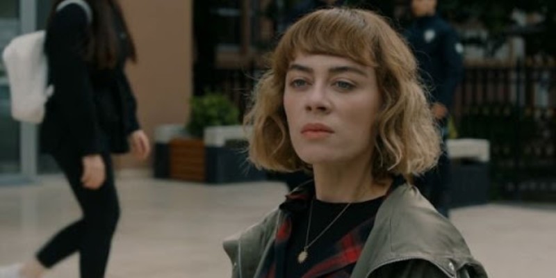 Cemre Çelebi'nin İpliğini Pazara Çıkarıyor