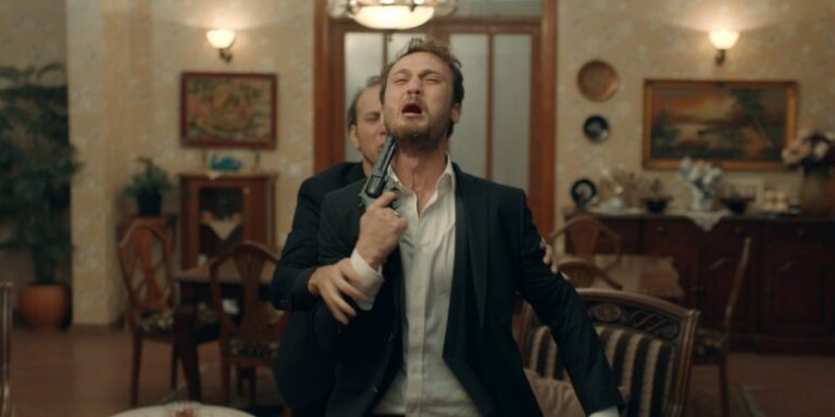Çukur 4. Sezon 12. Bölüm 3. Fragmanı Yayında! Selim Yamaç’ın Kendisini Vurmasına Engel Oluyor!