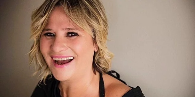 Ece Yörengeç Kimdir?