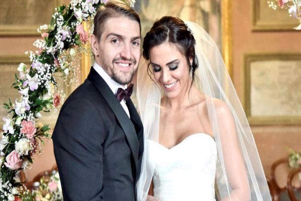 Şükran Ovalı Aşka Geldi! Eşiyle Yatak Pozunu Paylaştı