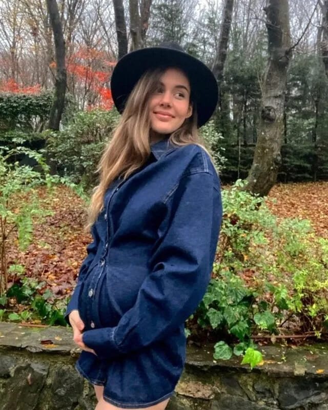 berfu yenenler'in hamilelik pozu