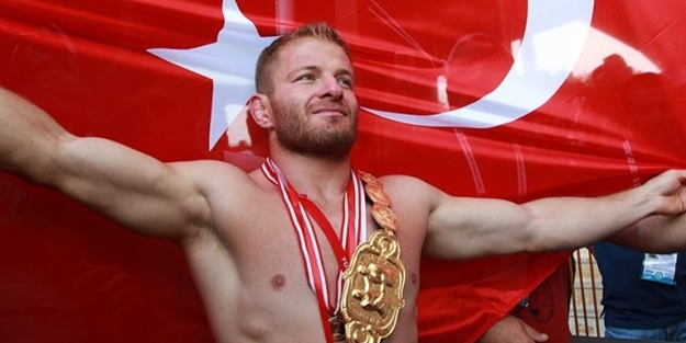 Türk başpehlivan İsmail Balaban