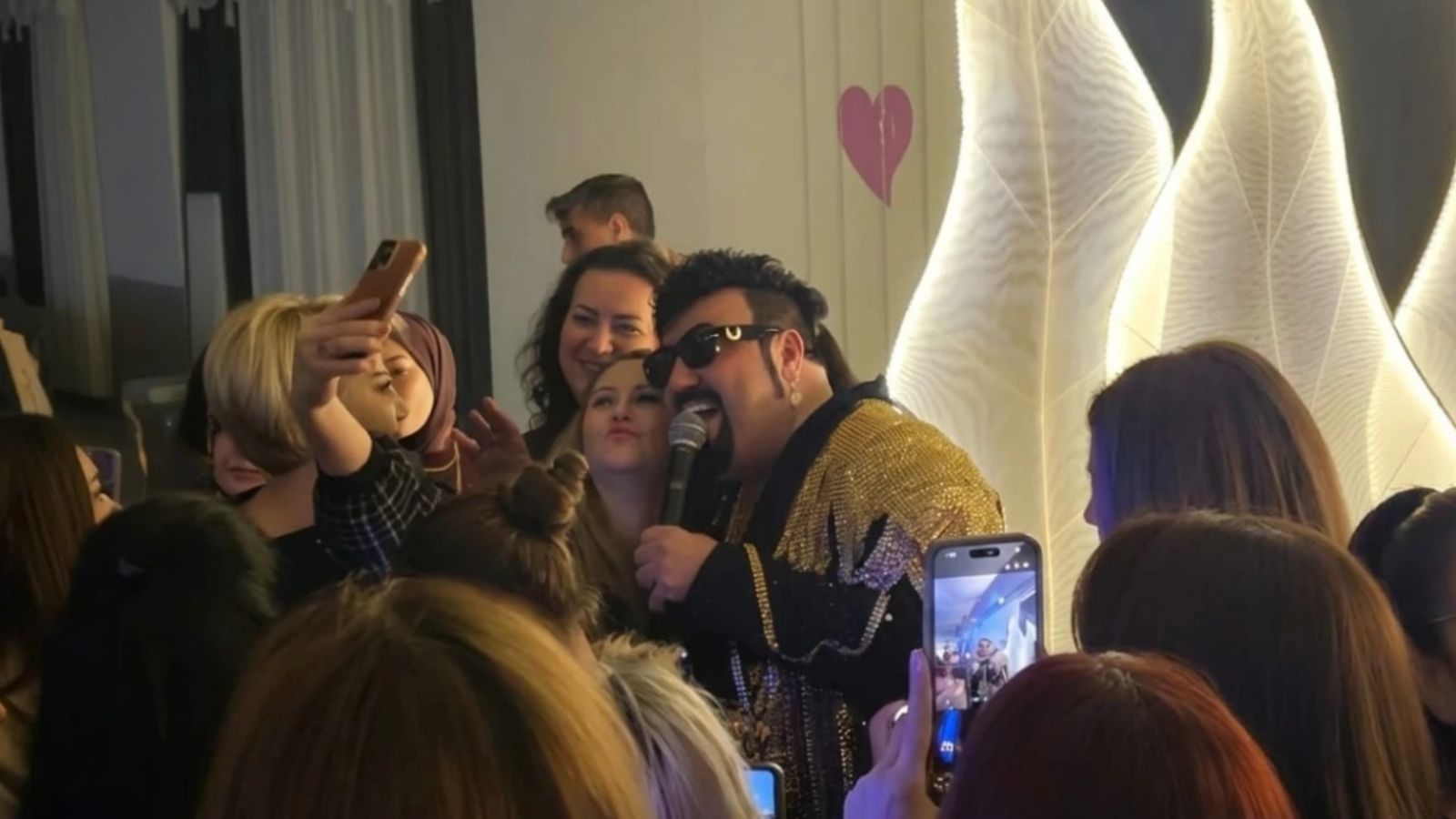 Sarayların Terzisi Kobra Murat Kimdir? - Magazin Haberleri - Magazin Haberleri