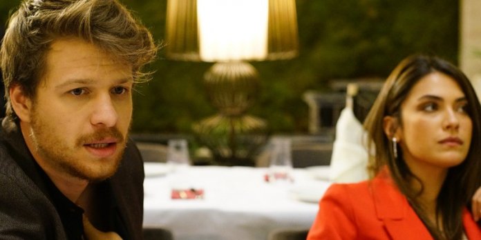 Bahar Tarık'ı Tehdit Ederek Avucunun İçine Alıyor