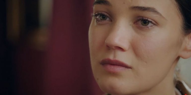 Kırmızı Oda 25. Bölüm 1. Fragmanı Yayında! Nazlı Recai’nin Kendisini Aldattığını Mı Öğreniyor?