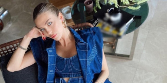 Yasemin Şefkatli Mini Elbisesiyle Yürek Hoplattı