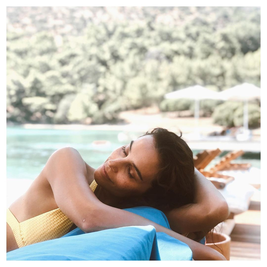 Arzum Onan 'ın Sosyal Medyayaı Sallayan O Bikinili Pozu