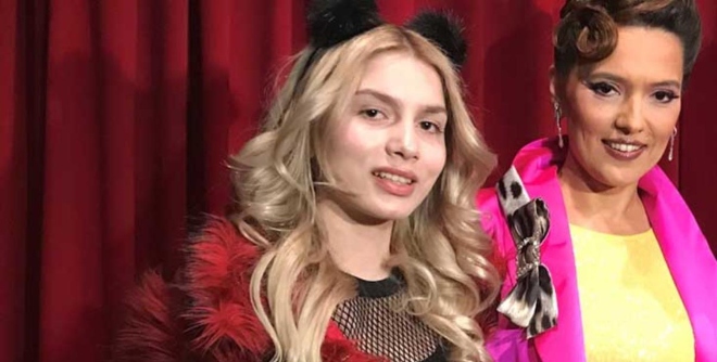 Demet Akalın Fena Yüklendi.