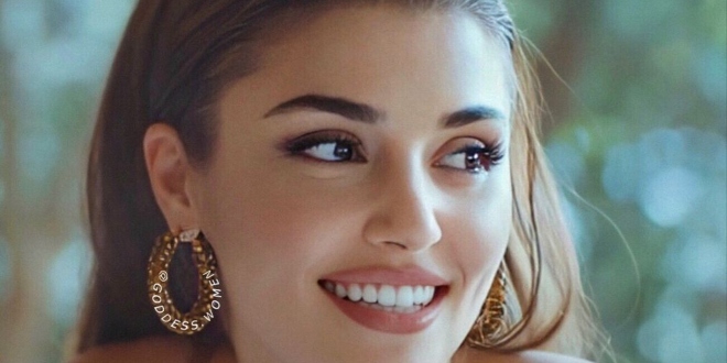 Hande Erçel Ortaya Çıktı