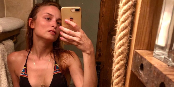 Nilperi Şahinkaya Sosyal Medya'yı Salladı