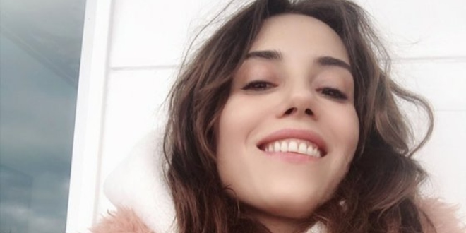 Cansu Dere Sosyal Medyanın Diline Düştü