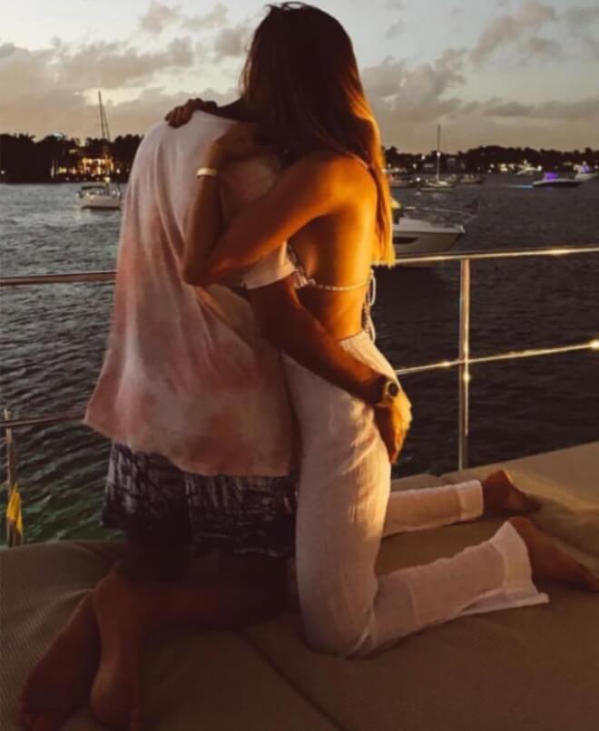 Şeyma Subaşı'dan Sarmaş Dolaş Poz