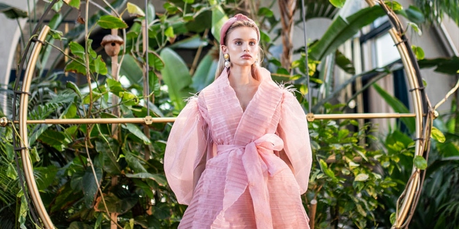 Özlem Süer ‘Gök Kubbe’ Koleksiyonunu Fashion Week İstanbul’da Tanıttı...