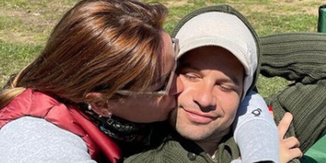 Pınar Altuğ'dan Romantik Yıldönümü Kutlaması