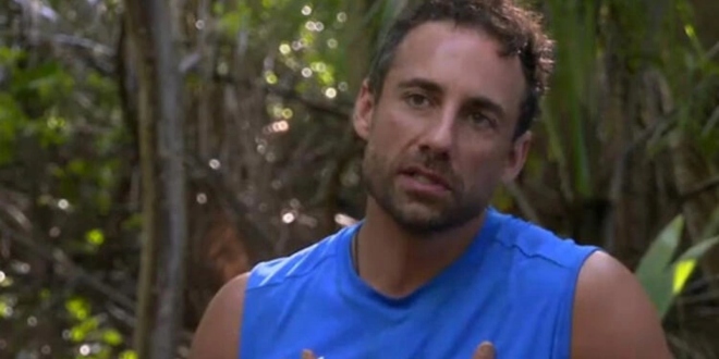 Survivor'da Dora Gizlice Yemek Yemeye Çalışırken Yakalandı