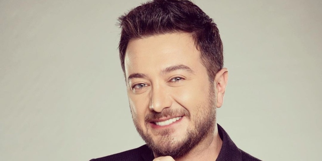 Onur Büyüktopçu 'dan Kitap Sürprizi 'Yolun Ortasından Sesleniyorum'