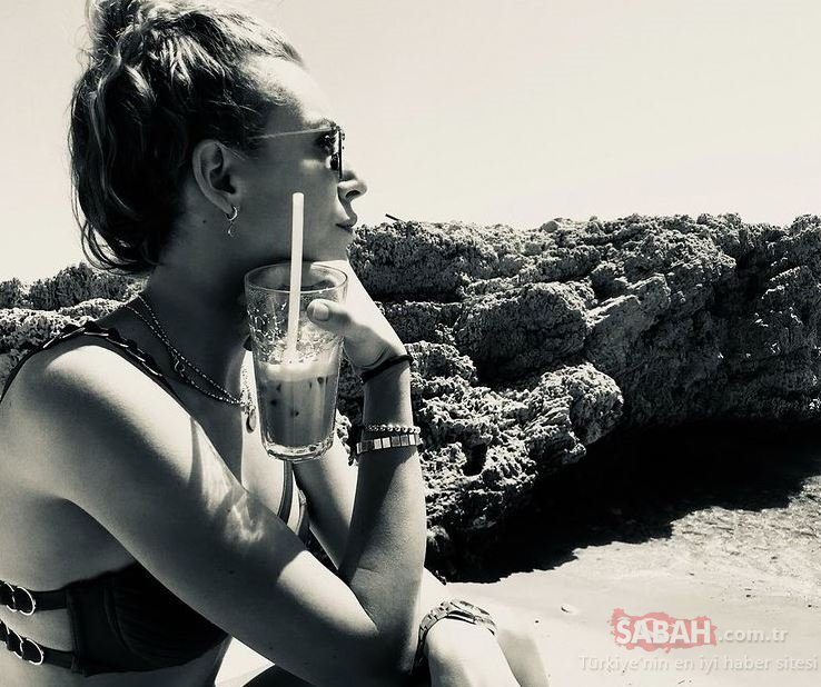 Sinem KObal'ın Farklı Bikinisiyle Verdiği O Pozu