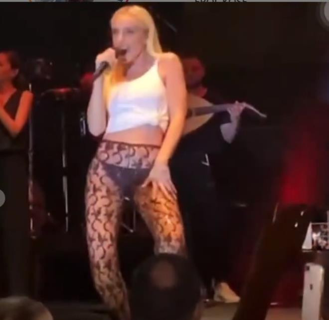 İşte Gülşen'in Olay Olan O Transparan Kıyafeti;