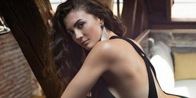 Burcu Özberk: Erkek Oyuncudan Beklenmeyen Şeyler Kadın Oyuncudan Bekleniyor