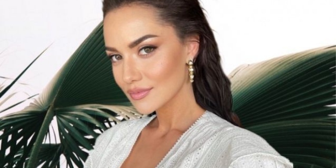 Fahriye Evcen Leoparlı Şortuyla Yürek Hoplattı