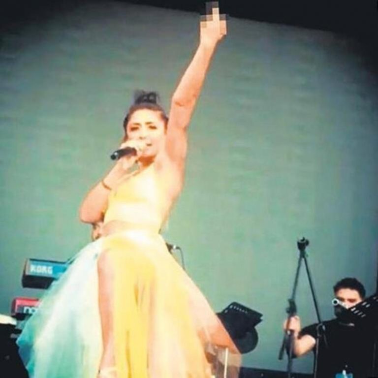 Melek Mosso’nun Başı Belada!