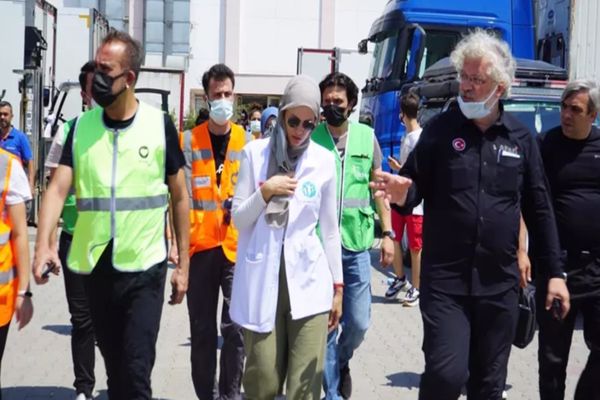 Afet Bölgesinde Olan Gamze Özçelik'ten Duygulandıran Paylaşım!