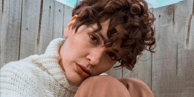 Bergüzar Korel: Bitmiyor Bu Mesafesiz Sohbetler