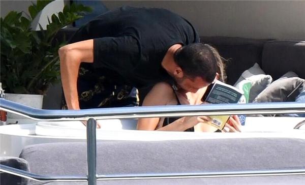 Mohammed Alsaloussi Şeyma Subaşı'nı Öpücük Yağmuruna Tuttu