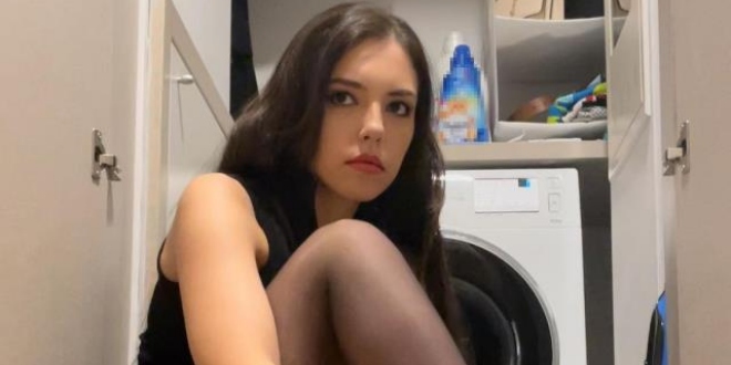 Aygün Aydın Jartiyerli Pozlarını Paylaştı!