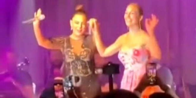 Ebru Gündeş Ve Meryem Uzerli' den Çiftetelli Şov