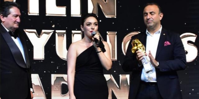 Ezgi Mola Bütün Alkışları Topladı