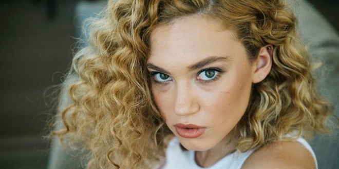 Melisa Şenolsun Umut Evirgen'i Sildi