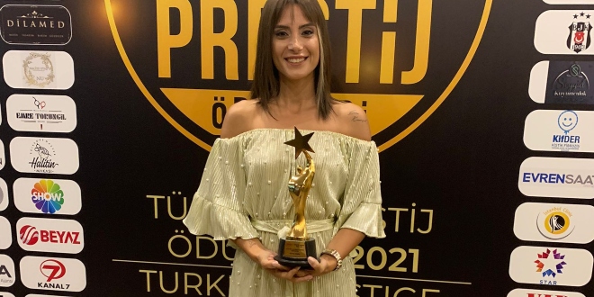 Duygu Güneş' ten Manidar Gönderme