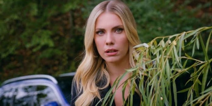 Yıldız Çağatay'ın Biriyle Buluştuğunu Görüyor