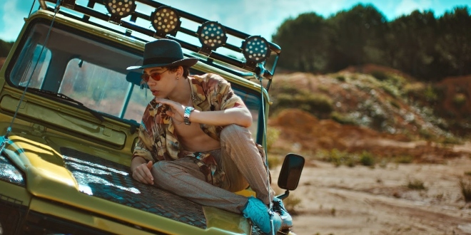 Alper Erözer’ den Yeni Şarkı: 'Saçları Sarı'