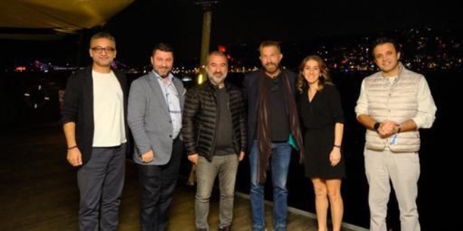 Dünyaca Ünlü Yönetmen Bobby Roth “İlk Türk Süper Kahraman Evreni” İçin Türkiye’de!…