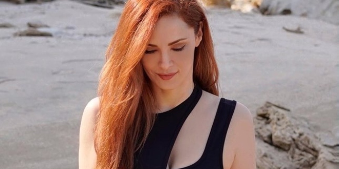 Mine Tugay' ın Yaza Veda Videosu Soluk Kesti