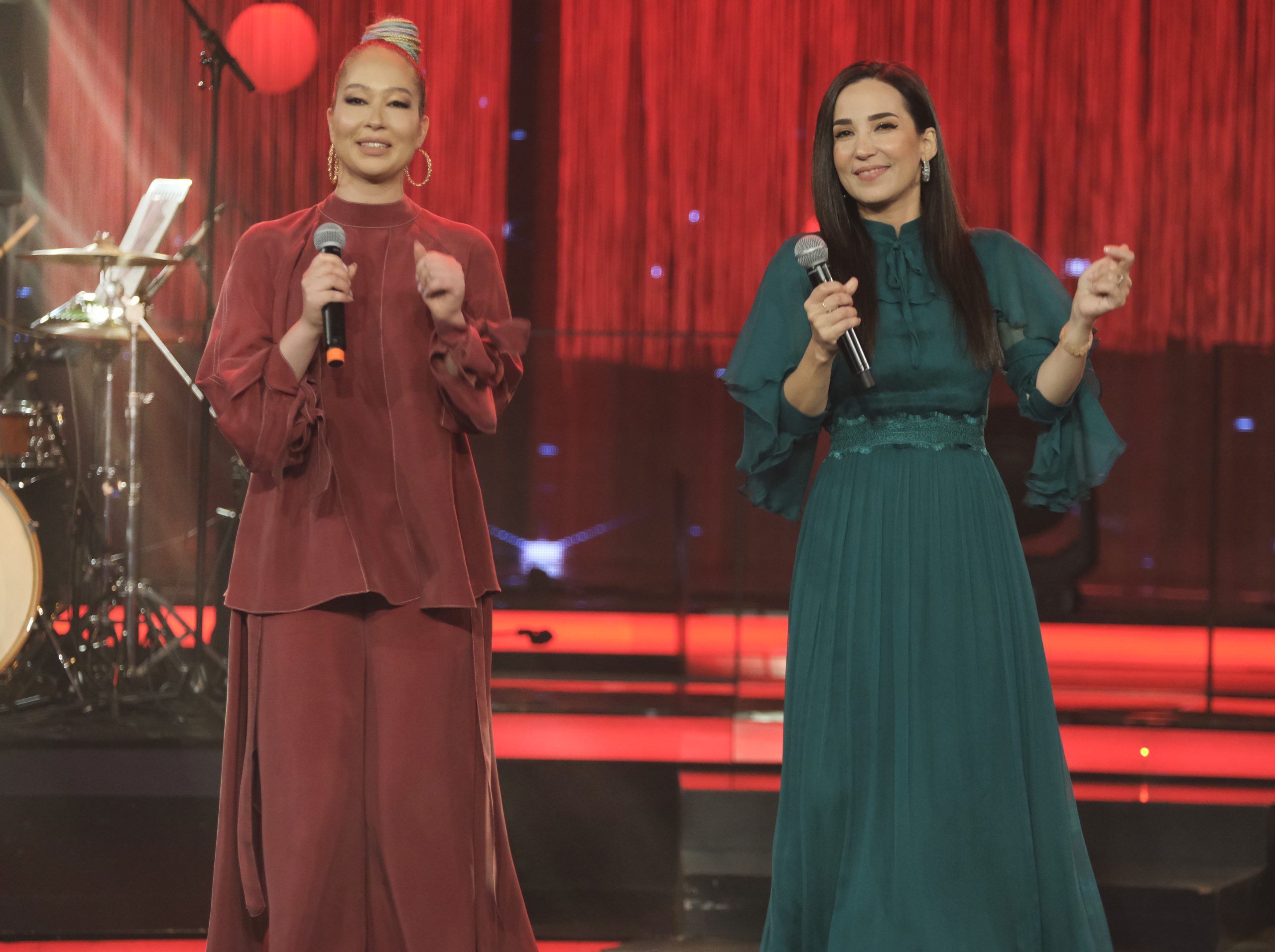 Gülçin Ergül, sunucu İpek Açar