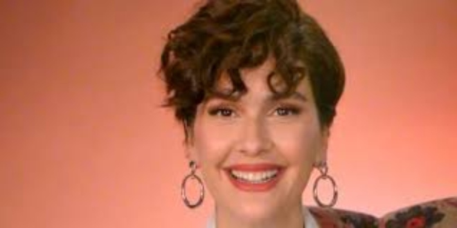 Bergüzar Korel' in Doğum Sonrası Fotoğrafı Takipçilerini Telaşlandırdı