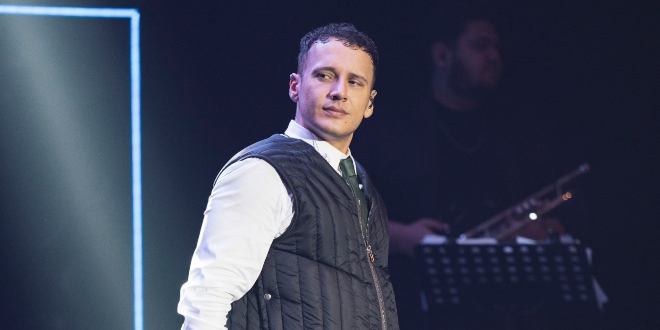 Edis Sahneden Rüzgar Gibi Gecti.