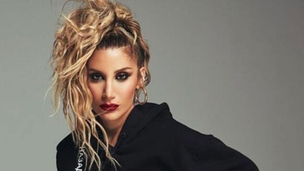 Irem Derici Nin Uzanirken Cektirgi Pozuna Yorum Yagdi Magazin Haberleri Irem Derici Nin Uzanirken Cektirgi Pozuna Yorum Yagdi Magazin Haberleri