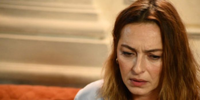 Derya Utancından Yerin Dibine Giriyor